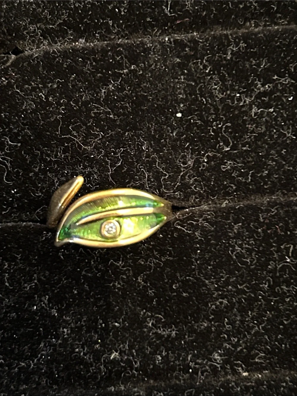 VTG Avon Gold-Tone Green Leaf Ring with Crystal Accent - Women Jewelry